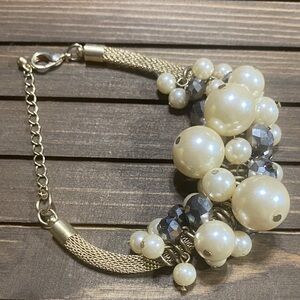 Luxurious Gold and Cream Pearl Bracelet